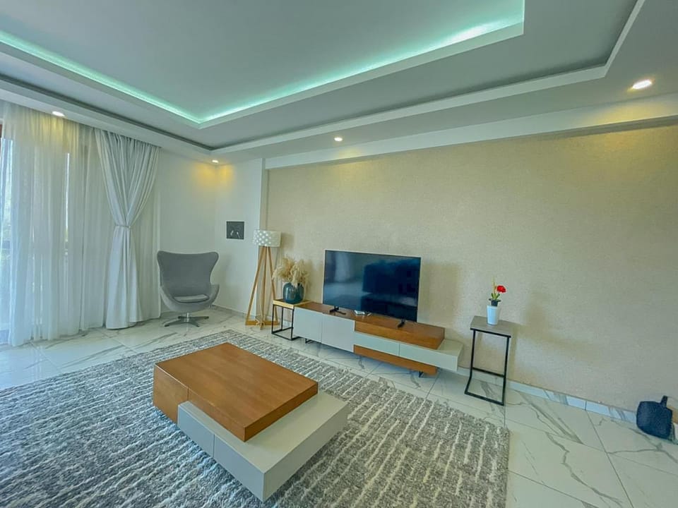 Communal lounge/ TV room, TV and multimedia, Living room, Seating area, Evening entertainment