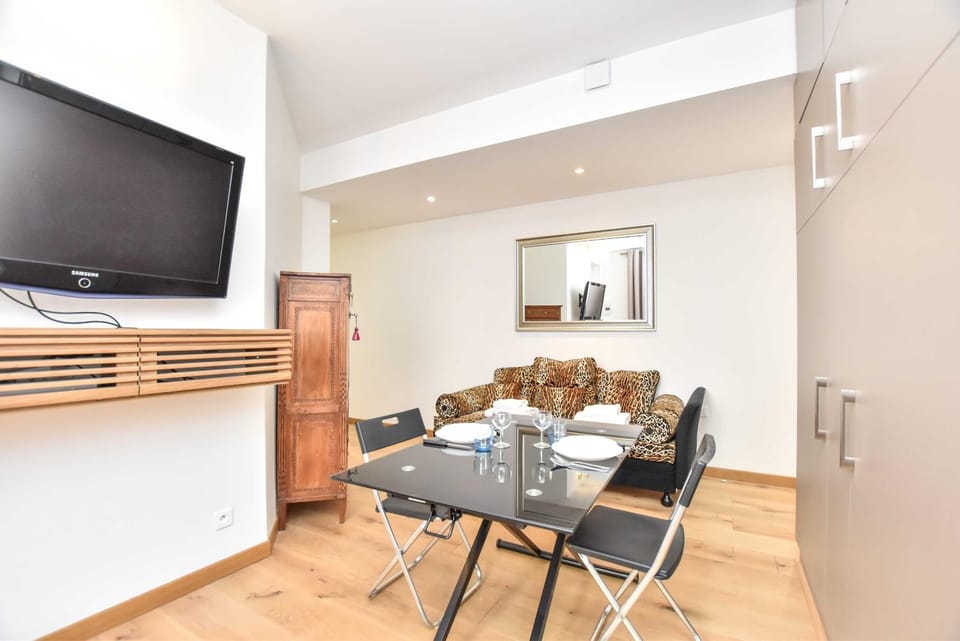 TV and multimedia, Living room, Dining area