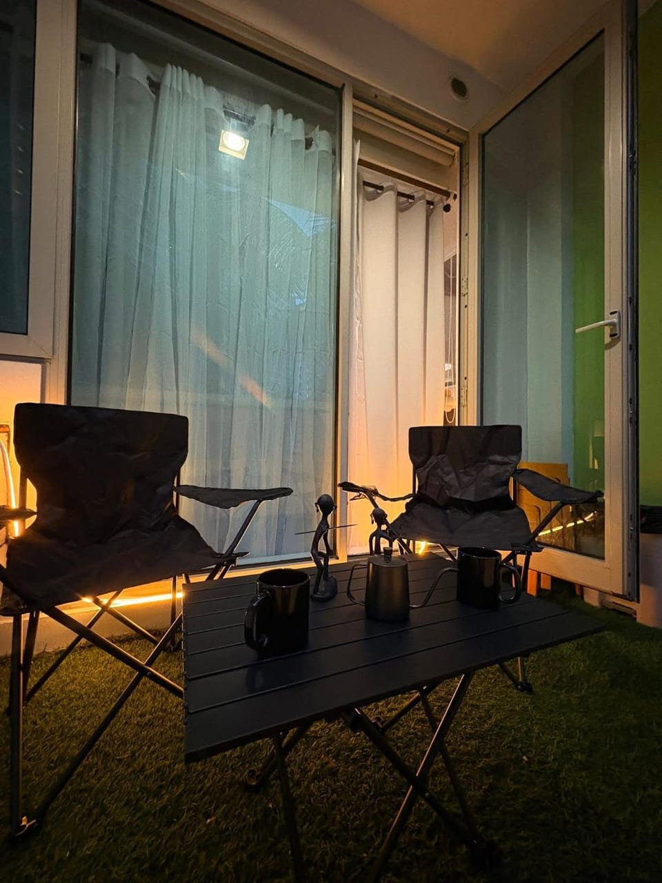 Family room at azure - near airport Apartment in Paranaque
