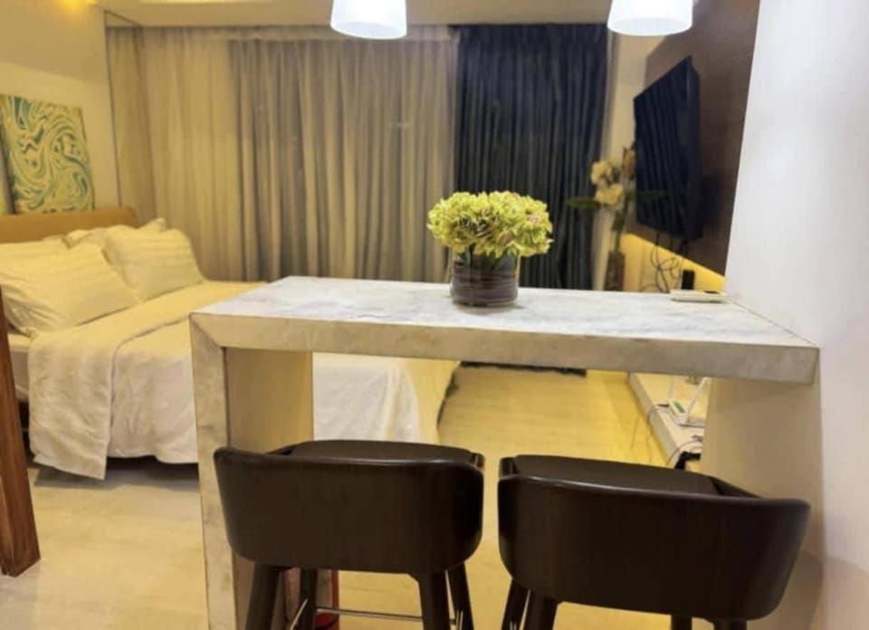 Family room at azure - near airport Apartment in Paranaque