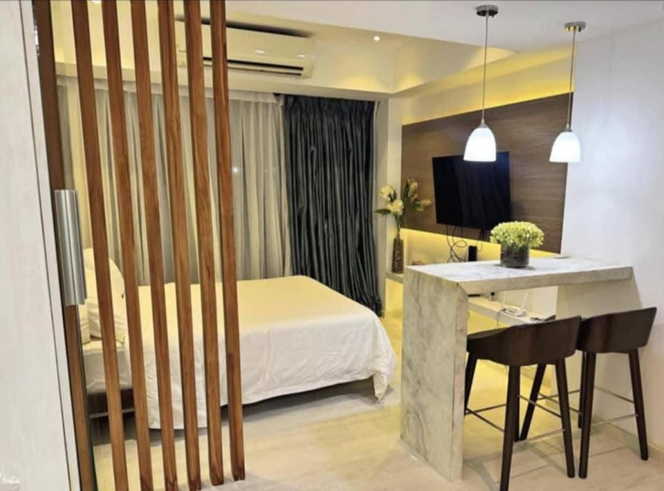 Family room at azure - near airport Apartment in Paranaque