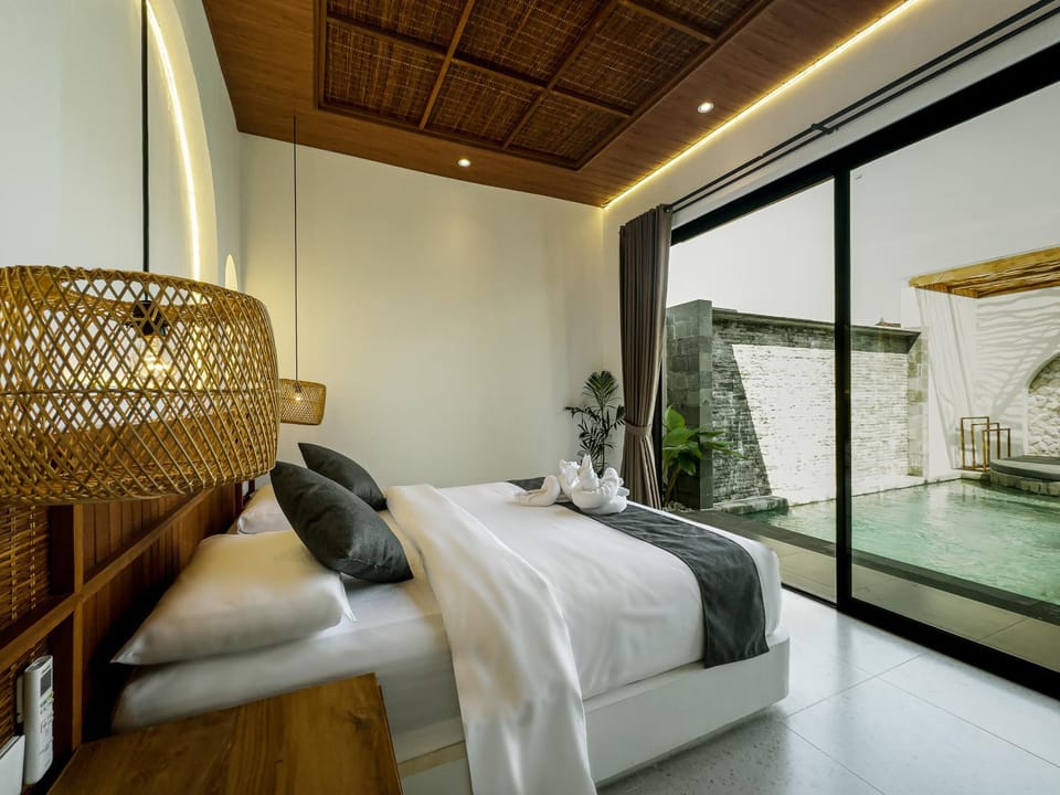 Bed, Bedroom, Pool view, Swimming pool, towels