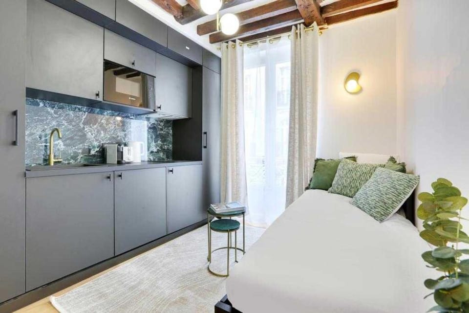 Kitchen or kitchenette, Bedroom