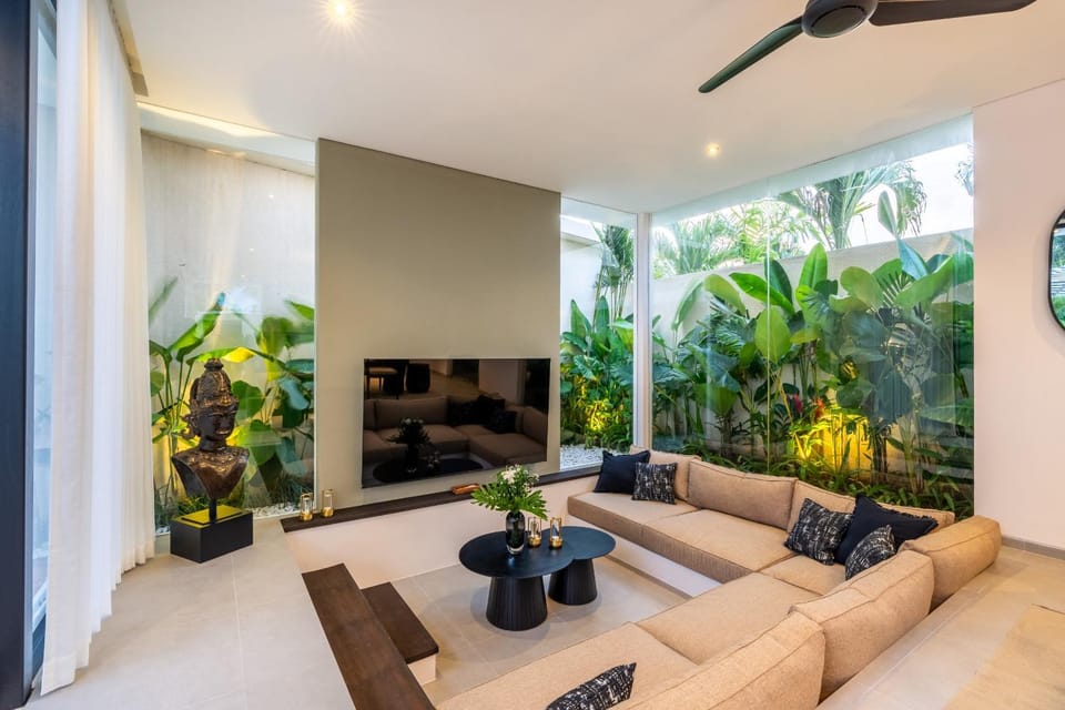 Communal lounge/ TV room, Living room