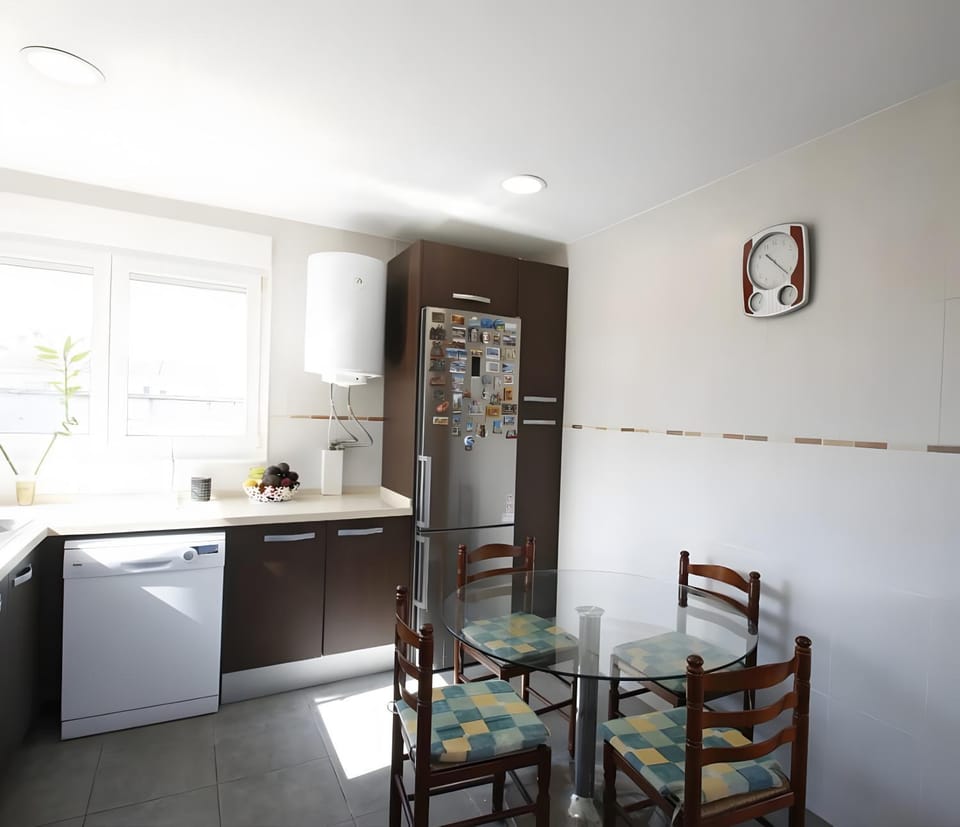 Property building, Kitchen or kitchenette, Living room