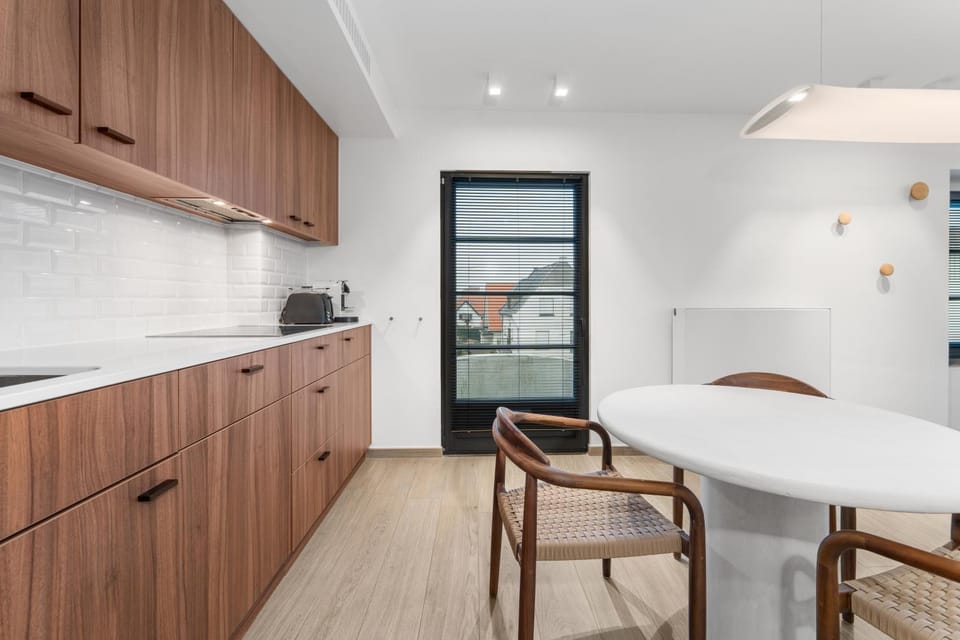 Kitchen or kitchenette, Dining area, oven, stove