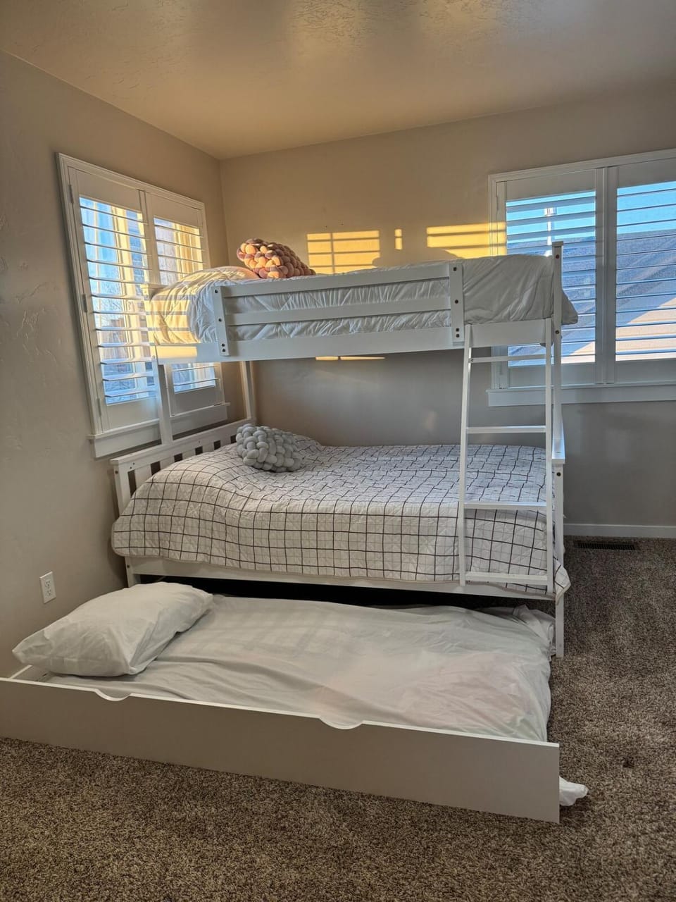 Spacious 4BR Retreat-Lush Garden House in Meridian
