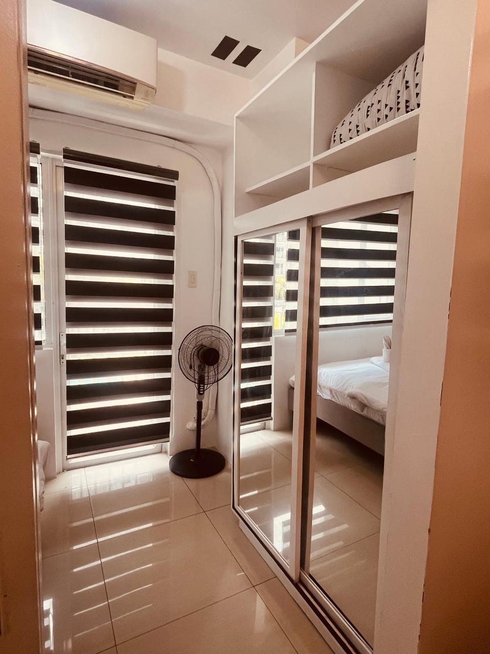 shell residences -RJ Hotel in Pasay