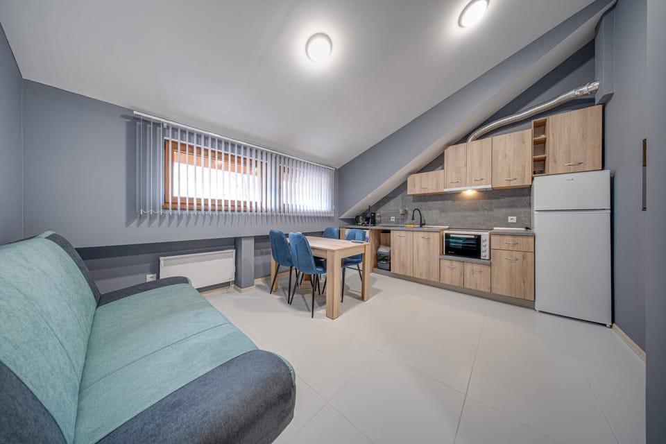 Living room, Seating area, Dining area, stove