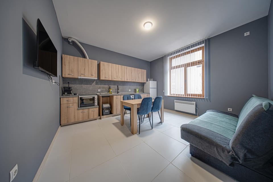 Kitchen or kitchenette, Living room, Dining area, oven
