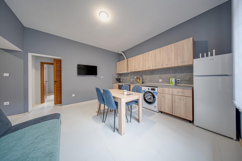 TV and multimedia, Kitchen or kitchenette, oven, stove