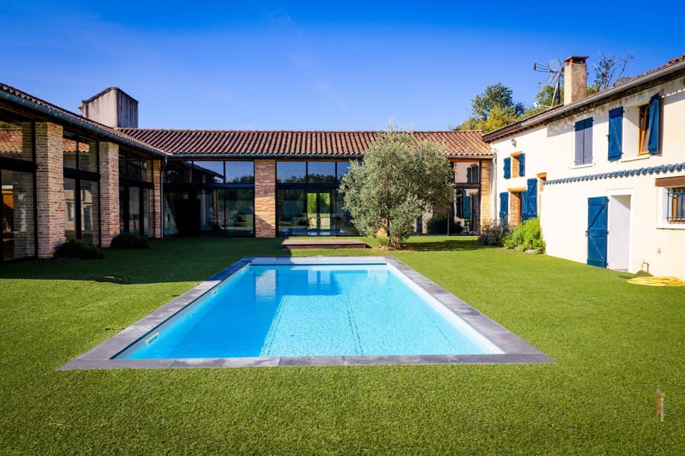 Swimming pool, Swimming pool