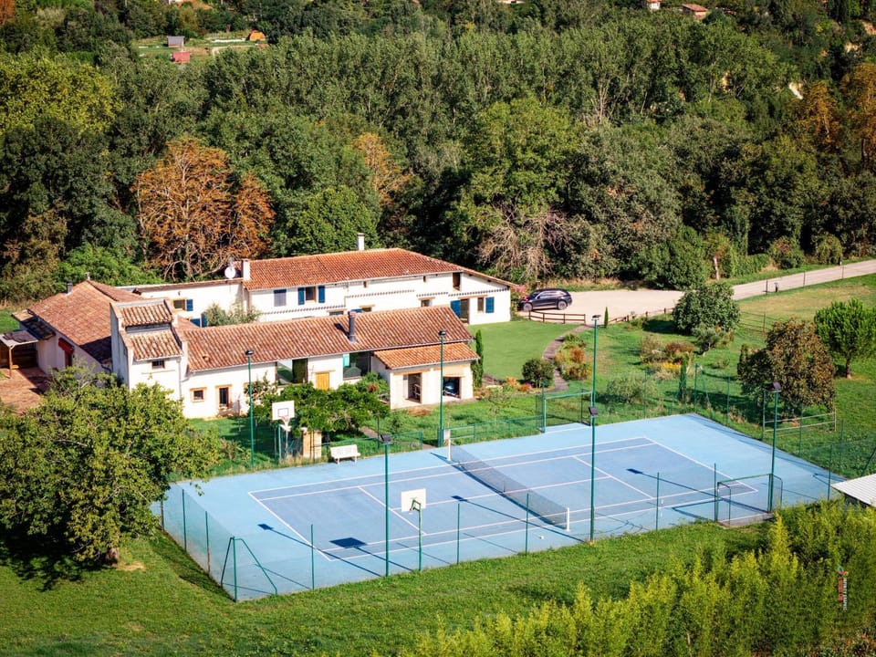 Garden, Tennis court