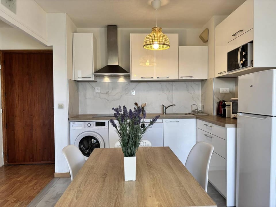 HYE300-1168 Appartement 2 pièces jusqu'a 3 personnes - HYERES Apartment in Hyères