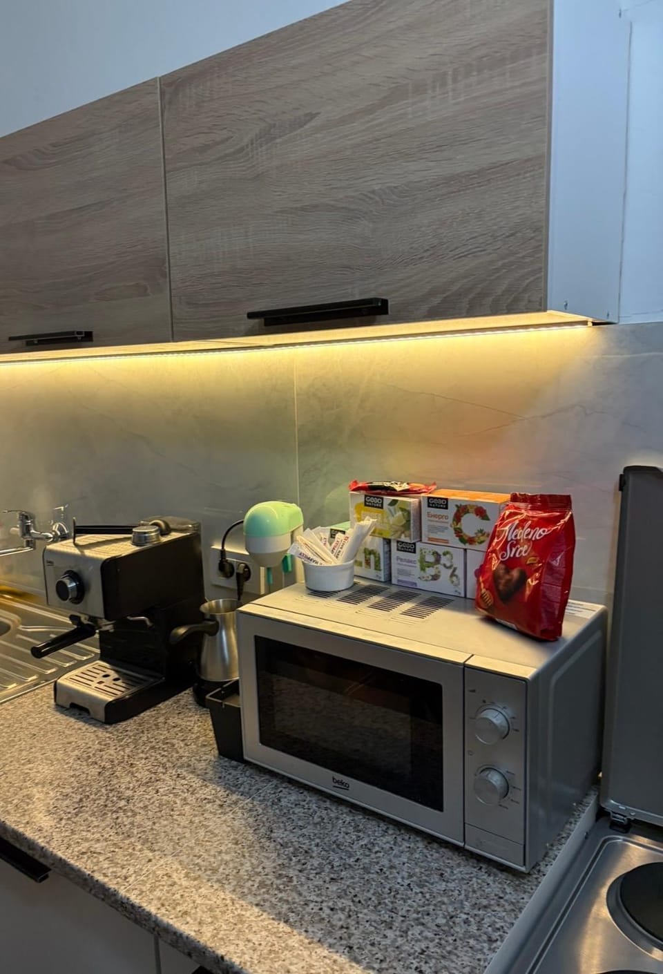 Coffee/tea facilities, Kitchen or kitchenette, Food and drinks, Food