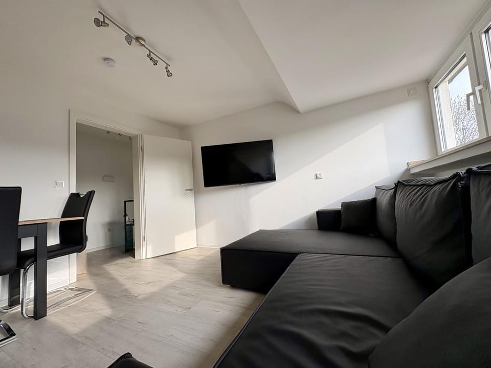 Communal lounge/ TV room, TV and multimedia, Living room
