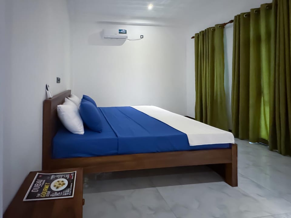 Happy Fish Holiday apartment-Private Rooms Bed and Breakfast in Western Province