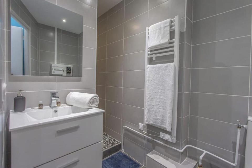 Modern Studio with Garden Central Location Apartment in Grenoble