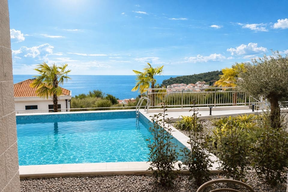 Natural landscape, Balcony/Terrace, City view, Pool view, Sea view, Swimming pool
