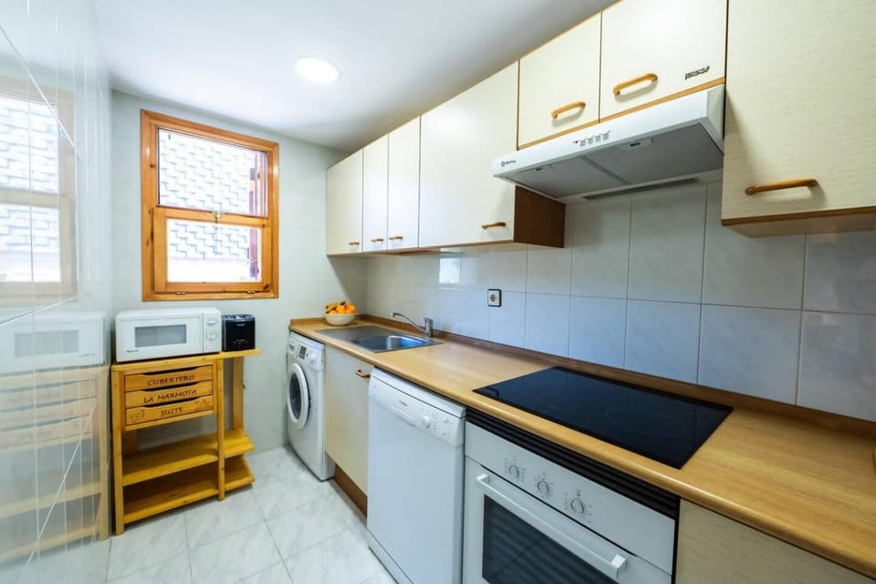 Kitchen or kitchenette, dishwasher, oven, stove
