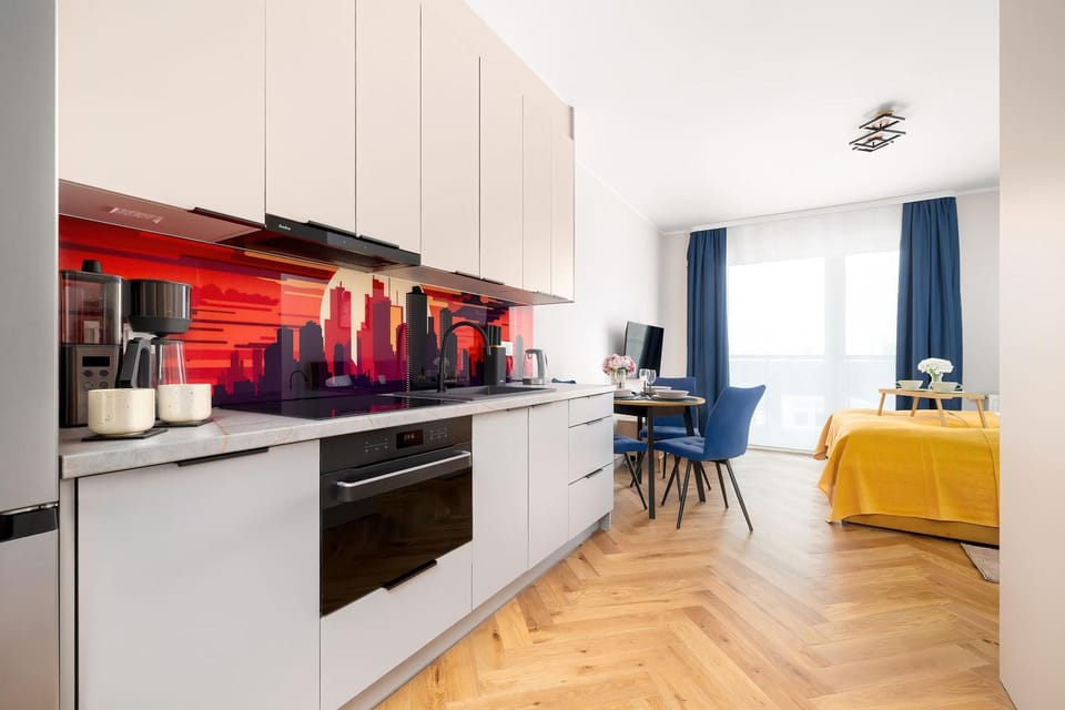 Coffee/tea facilities, Kitchen or kitchenette, Dining area, dishwasher, stove