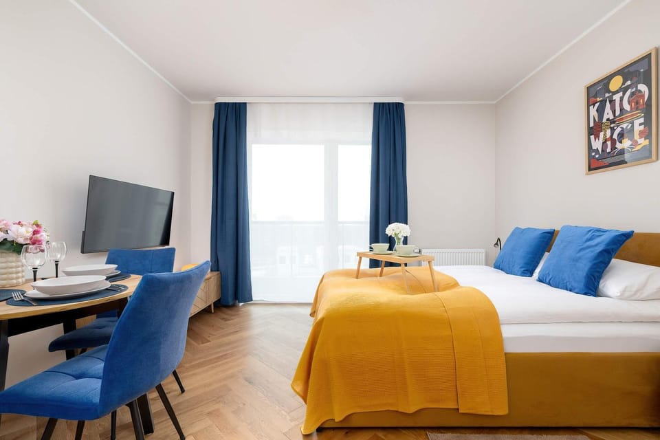 Bed, TV and multimedia, Photo of the whole room, Seating area, Evening entertainment, Bedroom