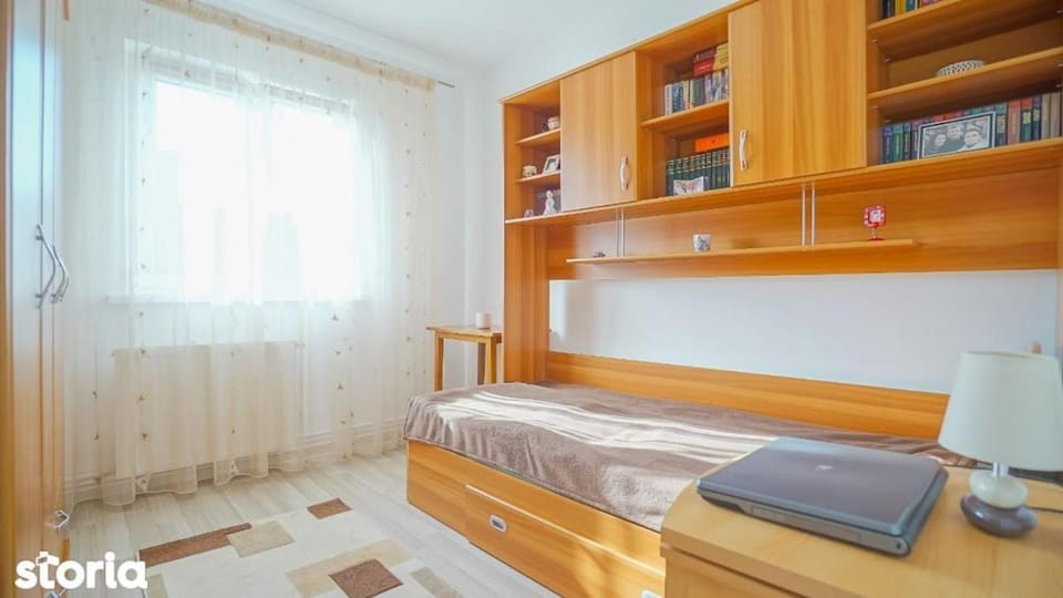Quiet cozy room - shared apartment - train & airport Apartment in Brasov