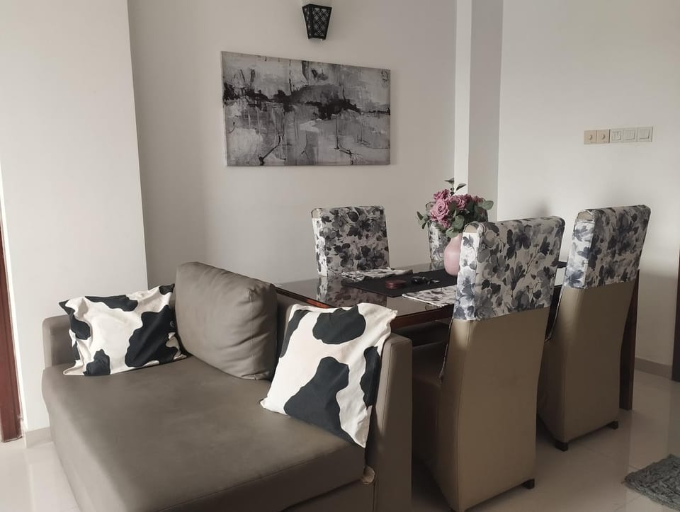 Haritha Holidays Coastal 2BR Span Tower 15 Apartment in Dehiwala-Mount Lavinia