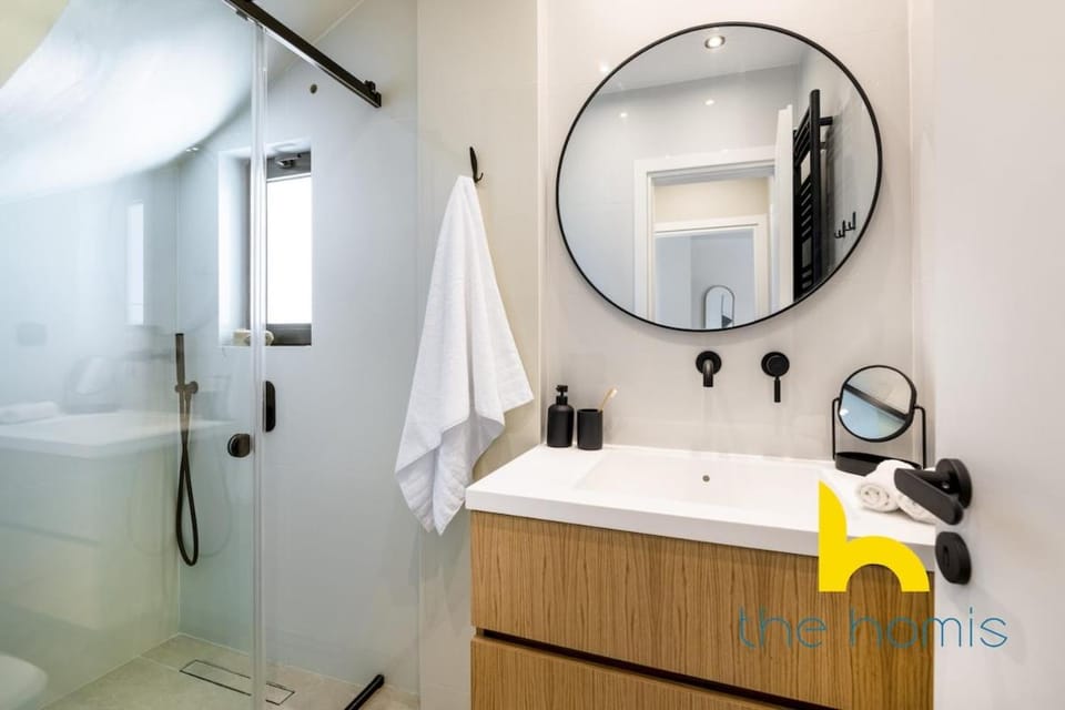 Luxury Maisonette W Jacuzzi & Acropolis View Apartment in Athens