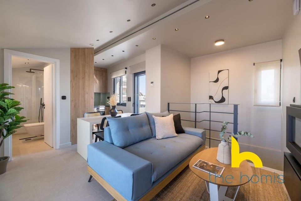 Luxury Maisonette W Jacuzzi & Acropolis View Apartment in Athens