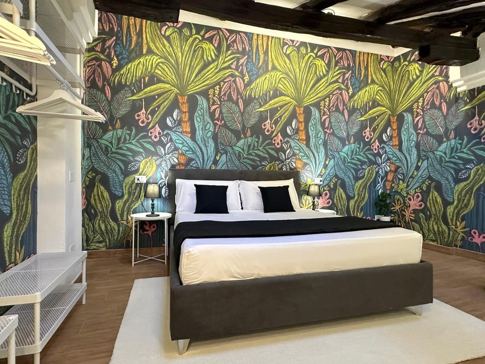 Bed, Photo of the whole room, Decorative detail, Bedroom