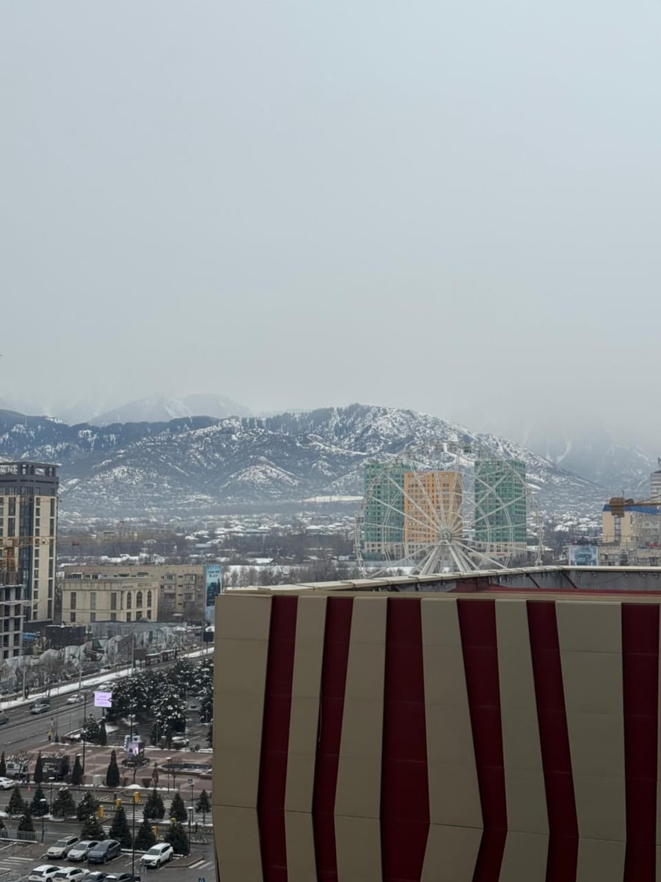 Property building, Restaurant/places to eat, Facade/entrance, City view, Mountain view