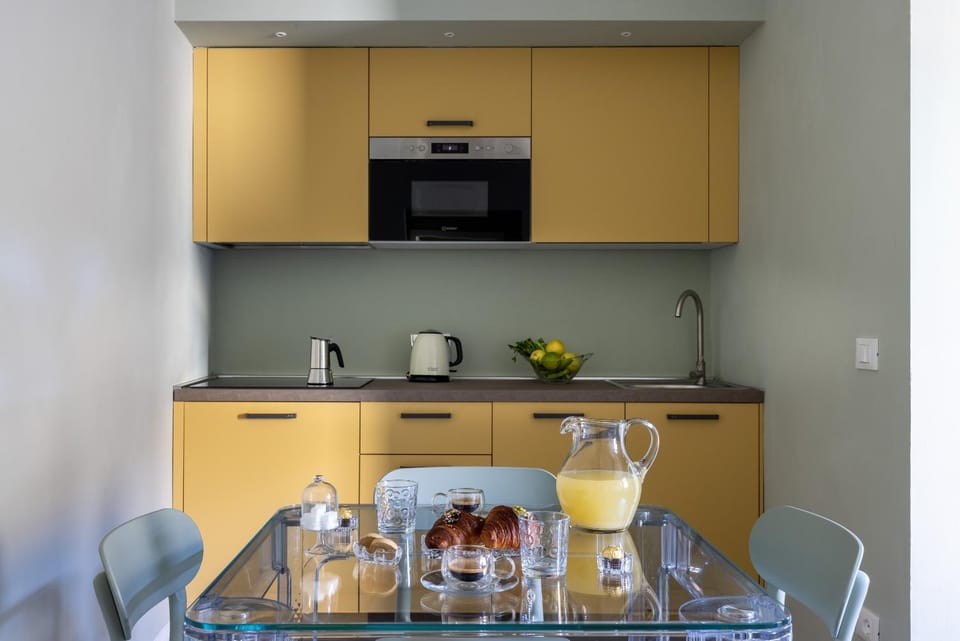 Kitchen or kitchenette, Food and drinks, stove