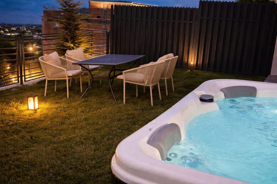 Luxury Garden Apartment with Private Jacuzzi Cluj Festivals Apartment in Romania