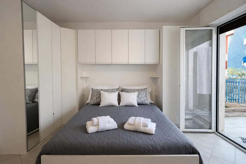 Bed, Balcony/Terrace, Photo of the whole room, Bedroom, towels, wardrobe