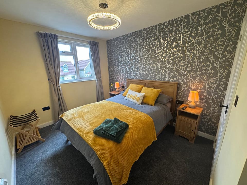 Bed, Bedroom, towels