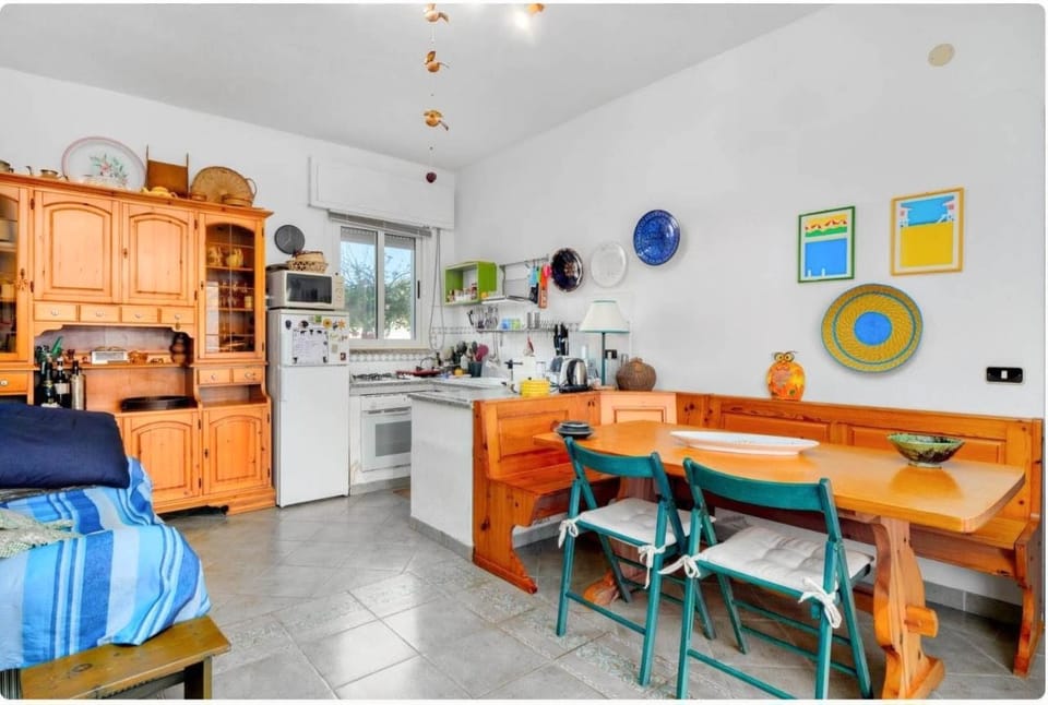 Dining area, kitchen