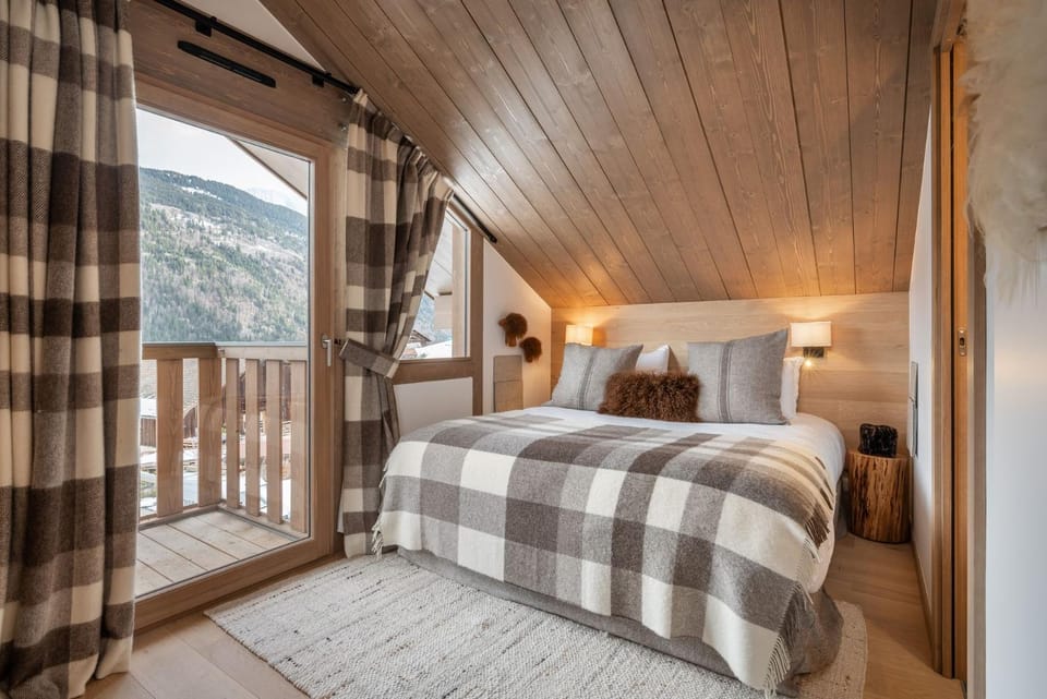 Bed, Natural landscape, View (from property/room), Bedroom