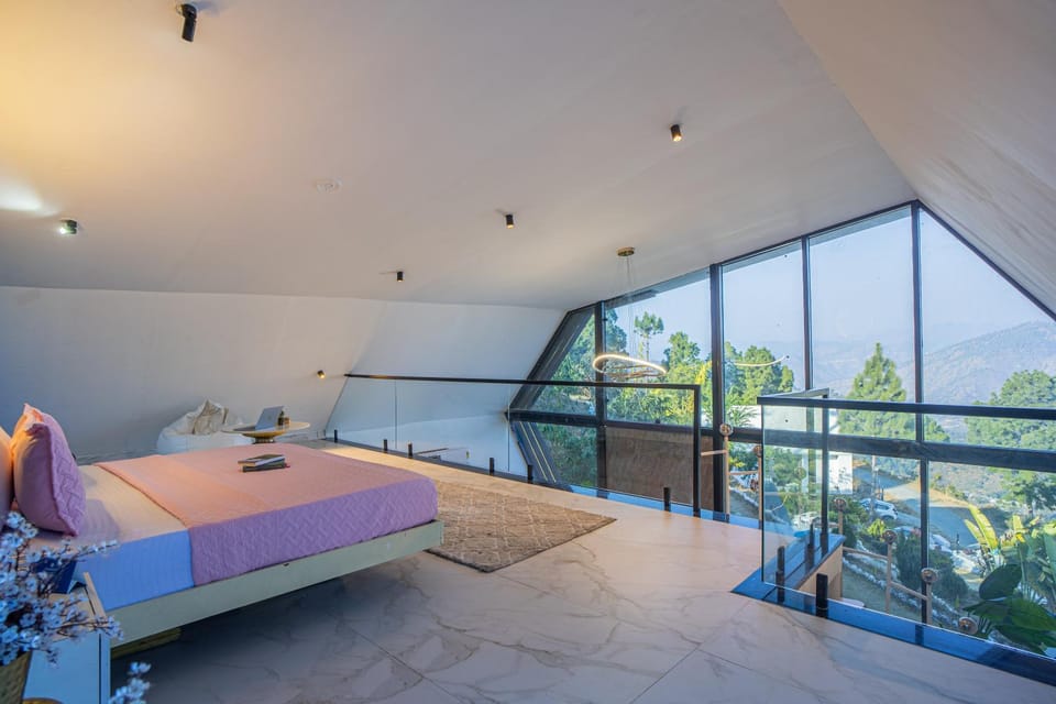 Bed, View (from property/room), Seating area, Bedroom, Mountain view