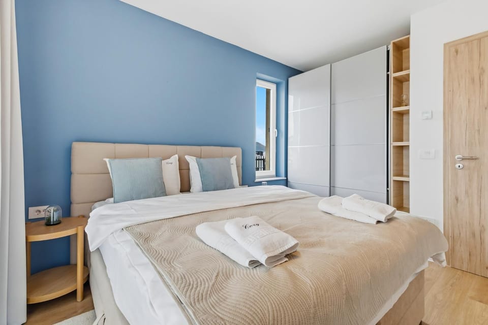 Bed, Photo of the whole room, Bedroom, towels, wardrobe