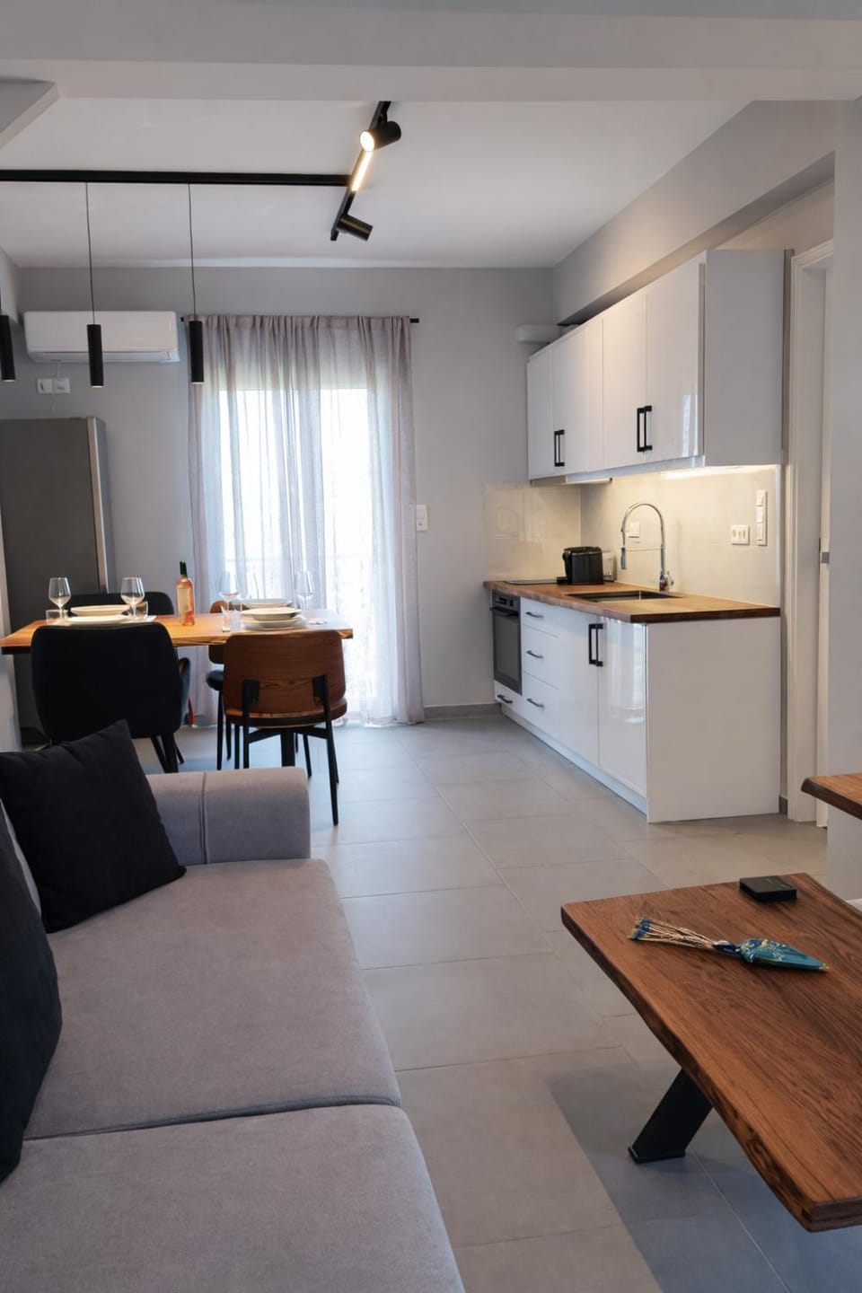 TV and multimedia, Living room, Dining area, oven, stove, kitchen, air conditioner