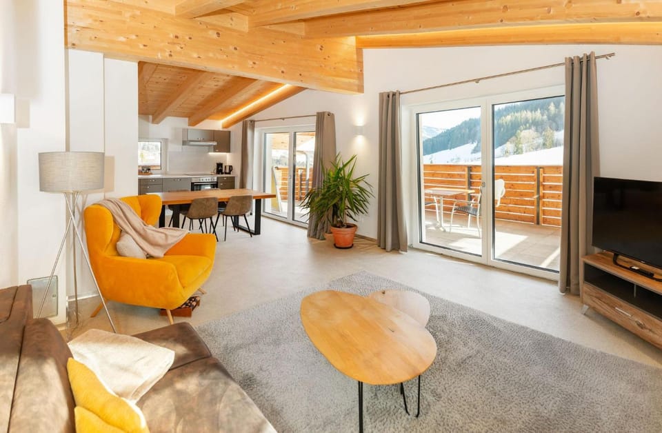 Living room, Seating area, Dining area, Evening entertainment