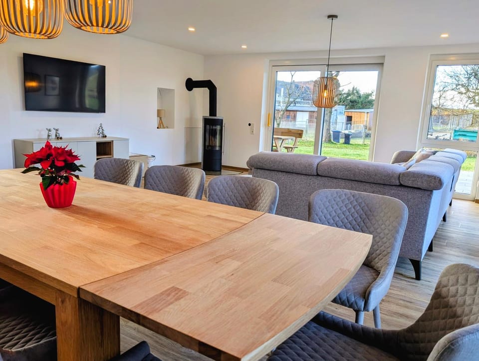 Living room, Seating area, Dining area