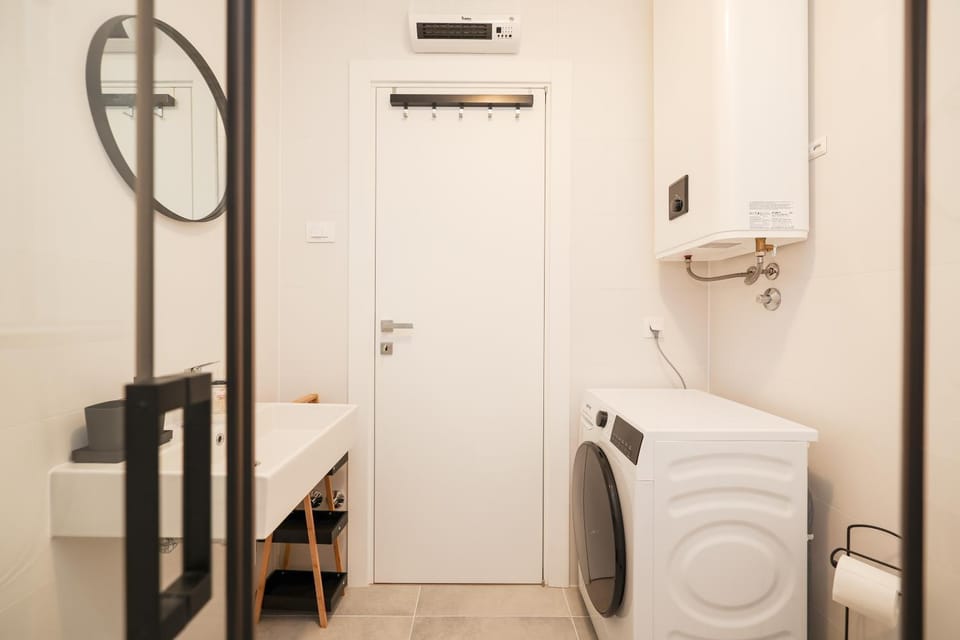 Toilet, Bathroom, towels, washing machine, dryer