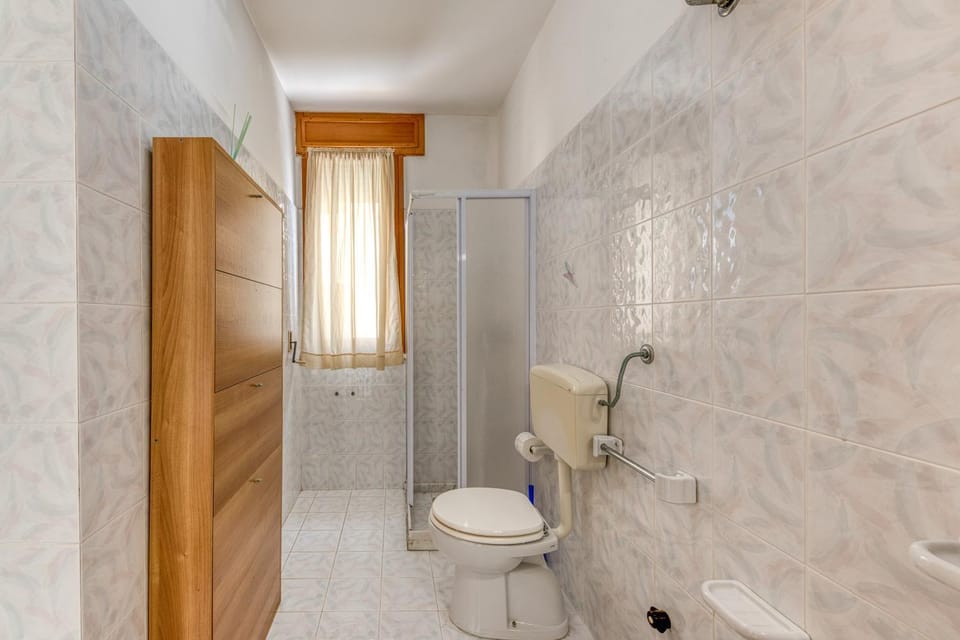 Bathroom, Living room