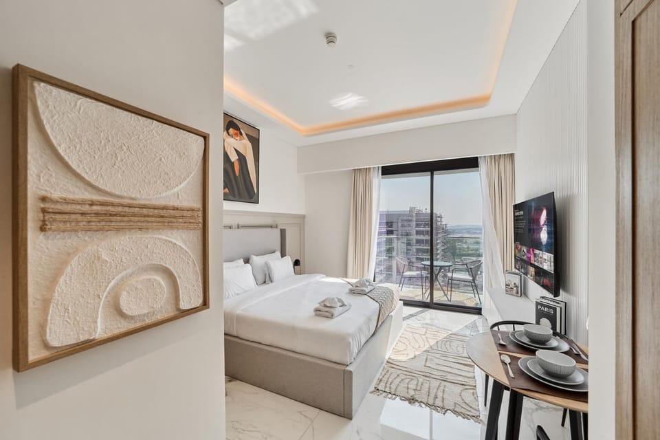 Bed, TV and multimedia, Photo of the whole room, Bedroom, towels