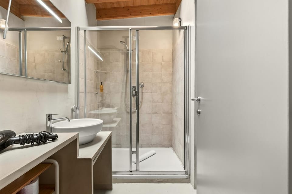 Shower, Bathroom, towels