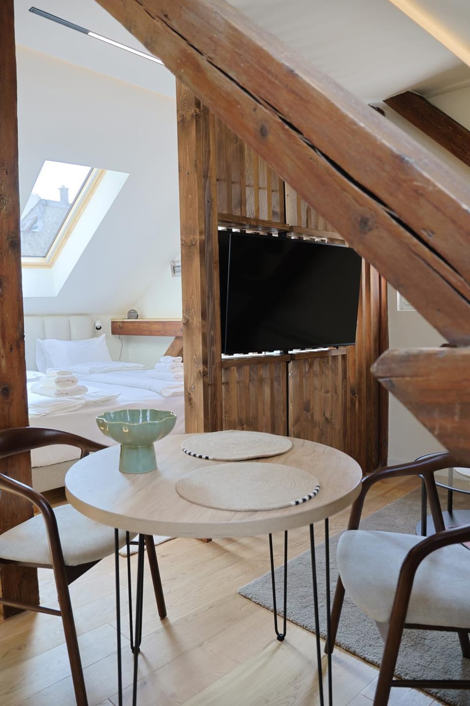 TV and multimedia, Dining area