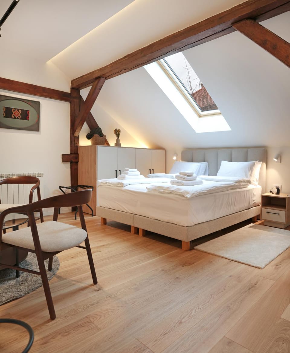 Bed, Photo of the whole room