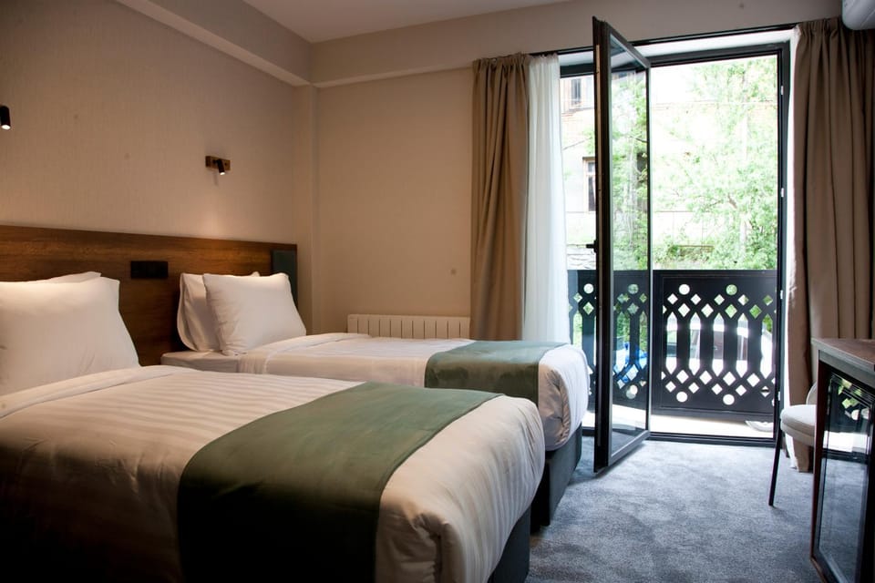 Bed, View (from property/room), Balcony/Terrace, Bedroom